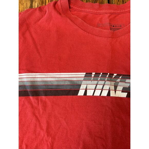 Nike Men's Red T Shirt Retro Size L Large Short Sleeve - Picture 3 of 16
